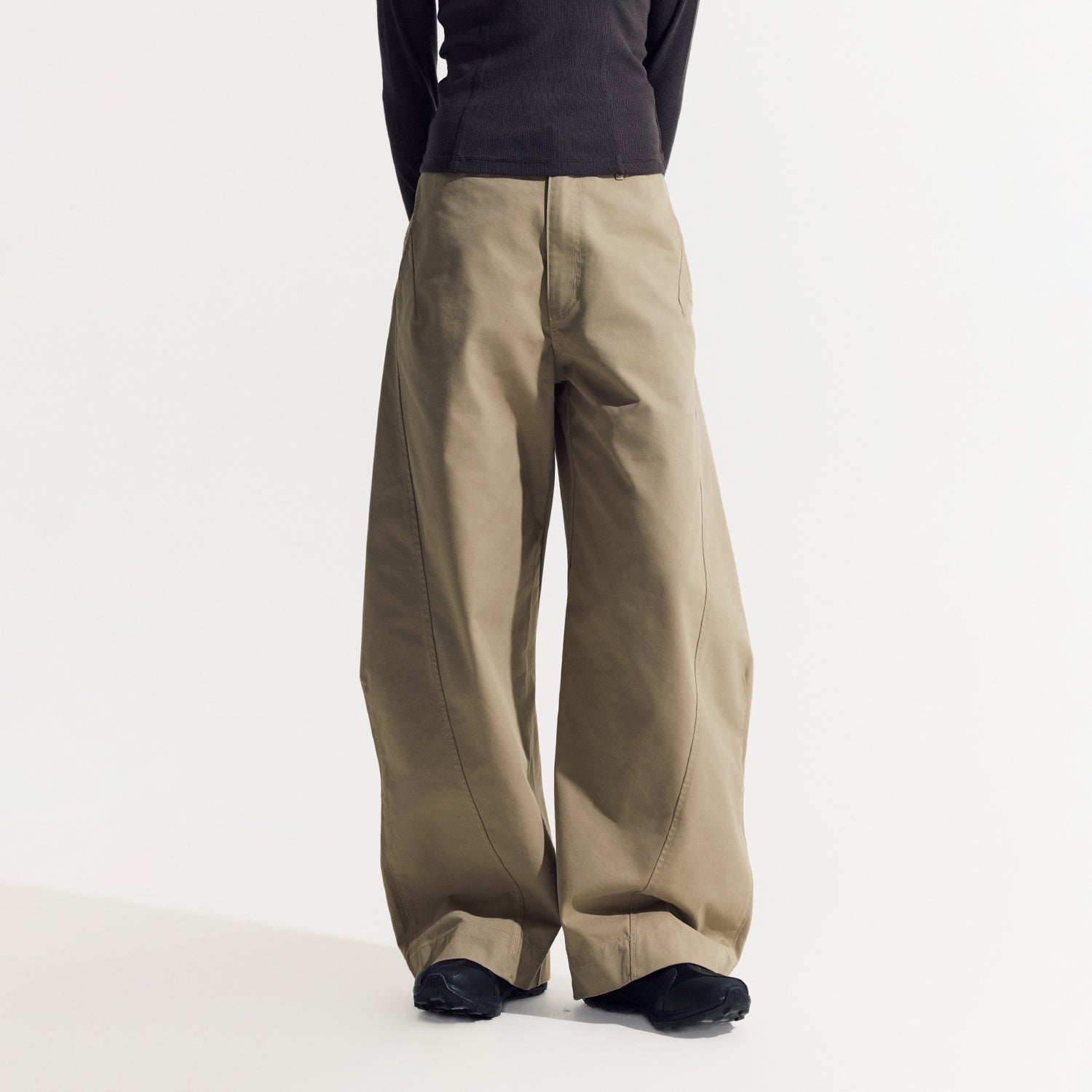 Loose Curved Pants
