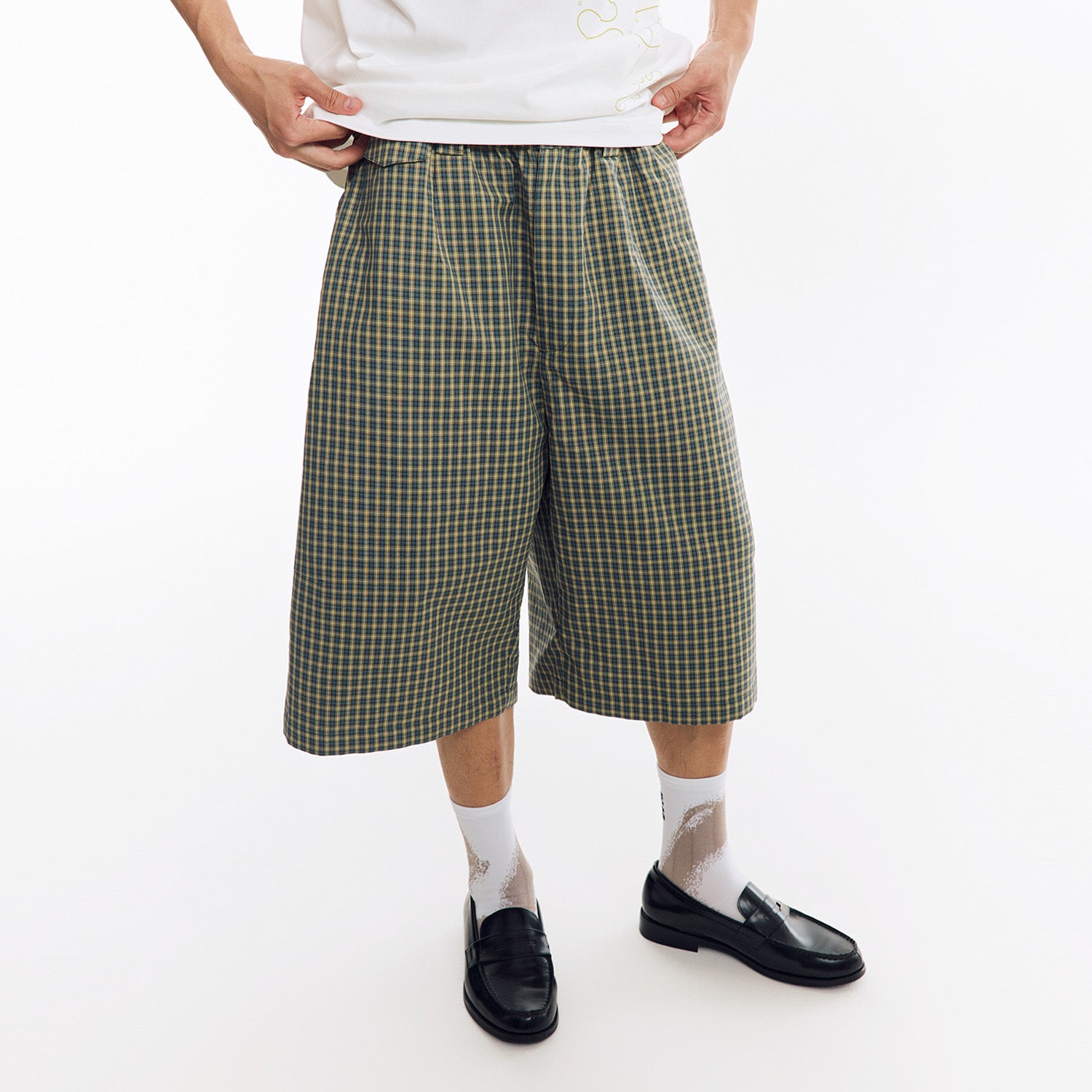 Loose Fit Plaid 6/10 Length Capri Pants