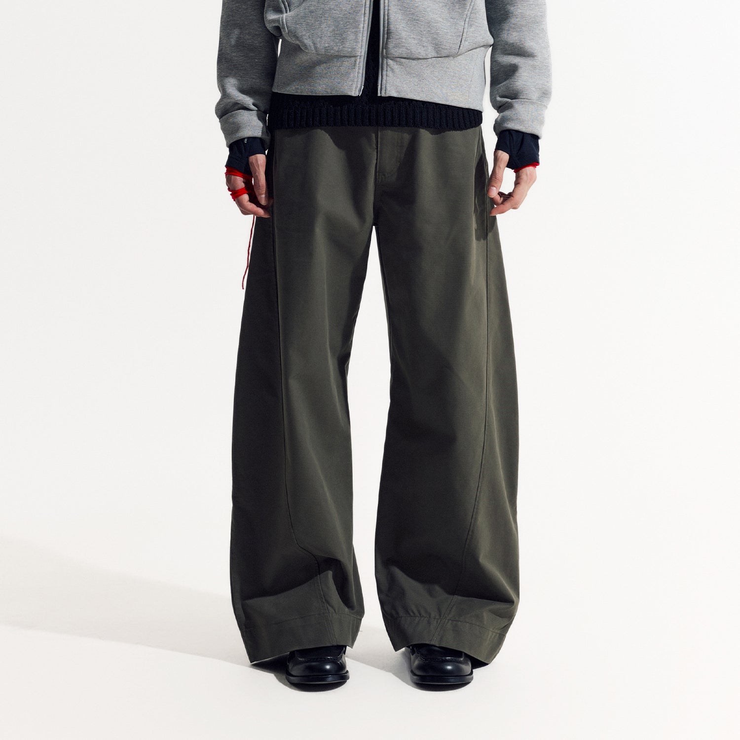 Loose Curved Pants