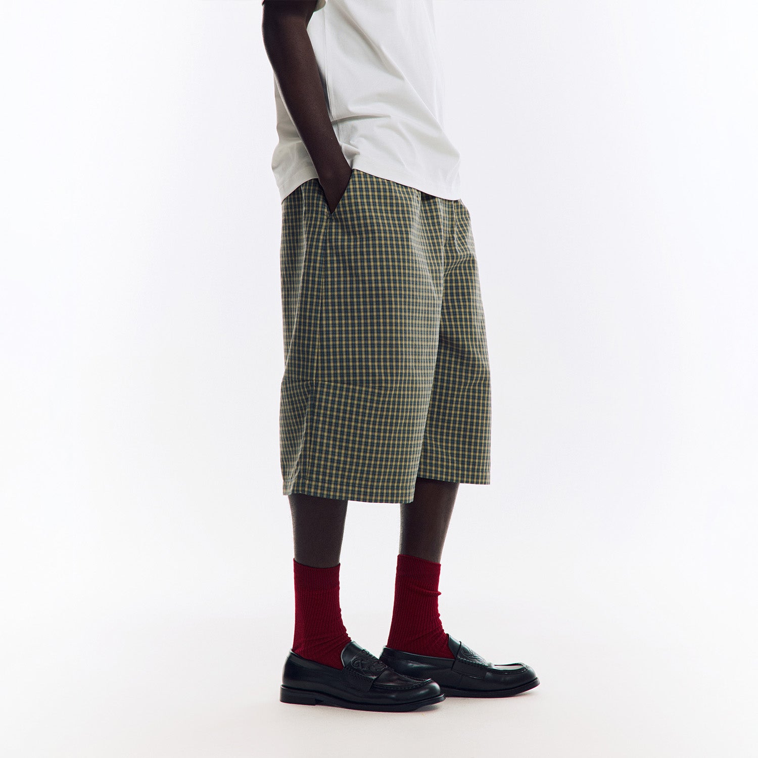 Loose Fit Plaid 6/10 Length Capri Pants